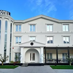 4* Hotel Reign